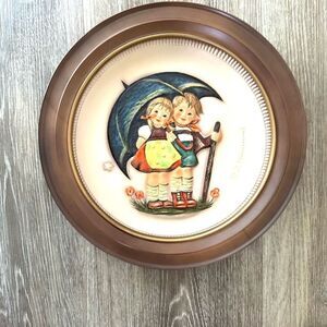 MJ Hummel 1975 anniversary plate with holder